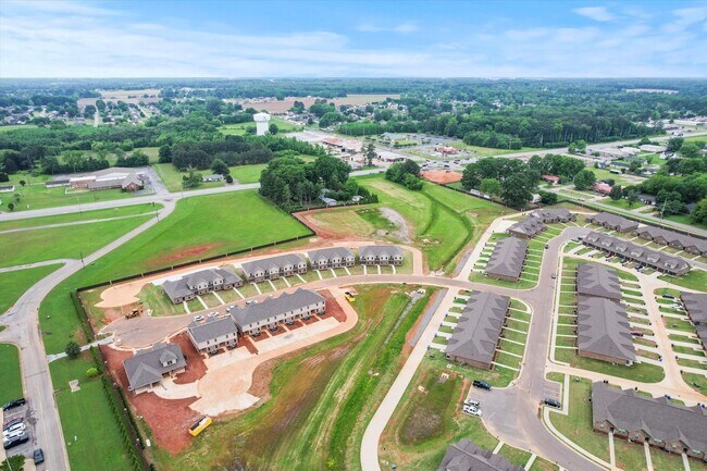 Building Photo - Stylish 4BR Townhome Living in the Heart o...