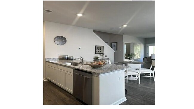 Building Photo - New 4/2.5 Townhome Near Lake Conestee and ...