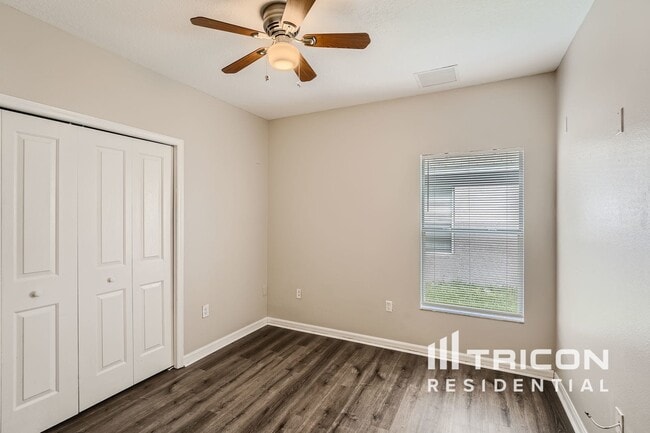 Building Photo - 8332 Crescent Moon Dr