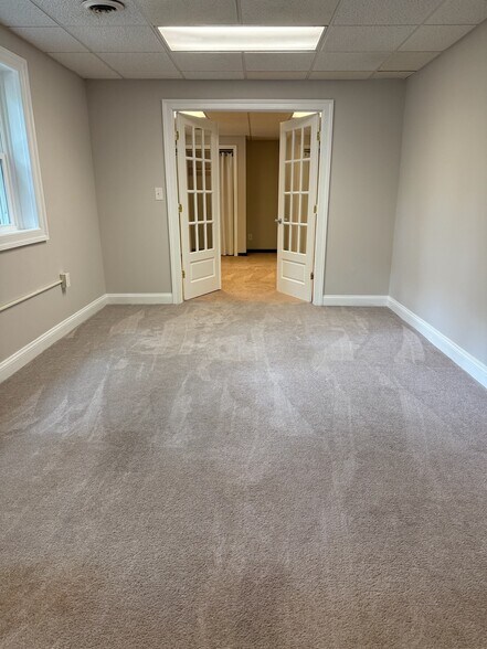 Building Photo - 327 Braehead Dr