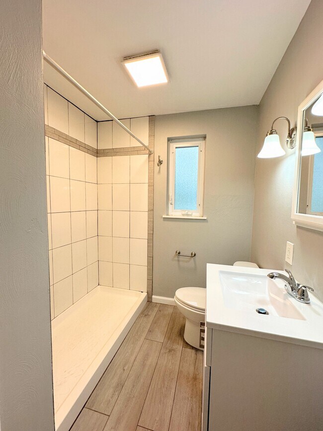 Building Photo - 2652 Santa Barbara Dr