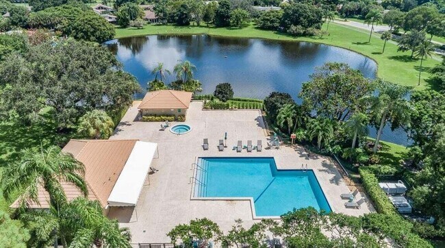 Building Photo - 13335 Cross Pointe Dr