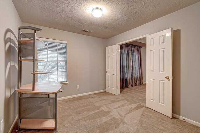 Building Photo - 2130 Autumn Fern Dr