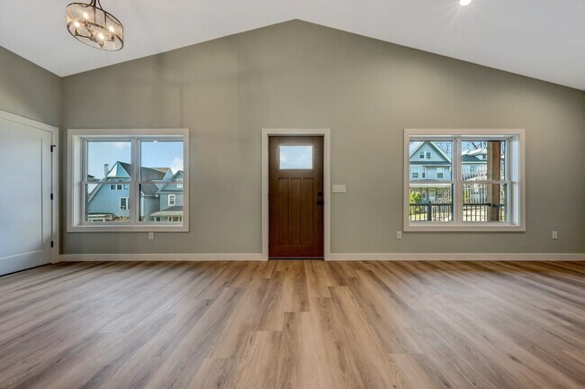 Building Photo - 708 Harrison Ave