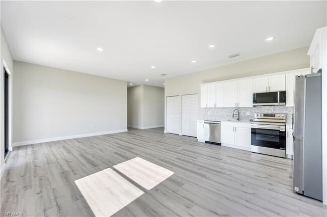 Building Photo - 1132 Cummings St E