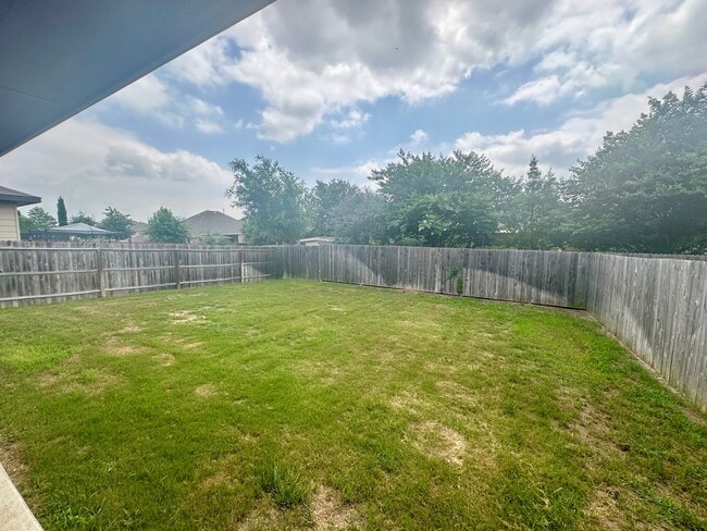 Building Photo - Fantastic Amenities ~ 4/2 Single Story w/ Refrigerator/Washer/Dryer Included ~