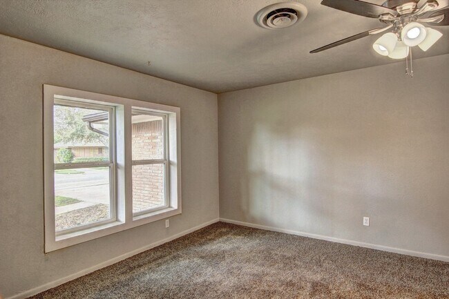 Building Photo - 1030 Monette Dr