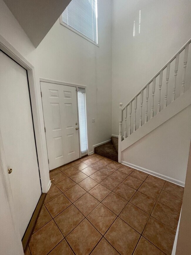 Building Photo - 143 S Spring View Dr
