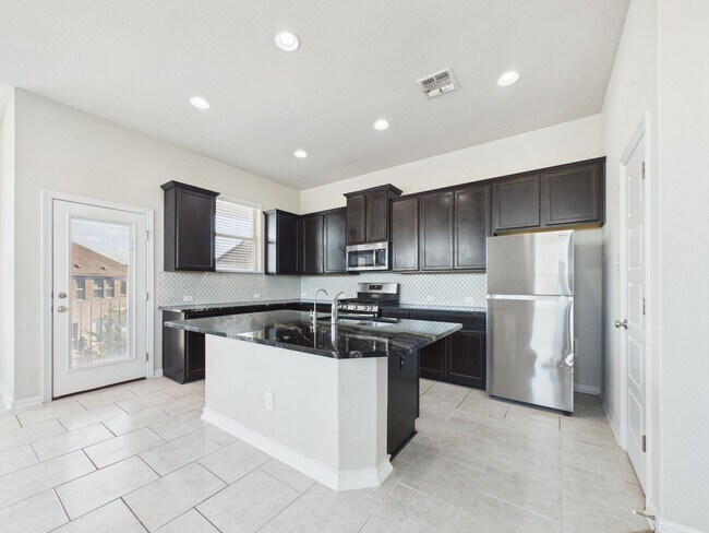 Building Photo - 2505 Meyer Cv