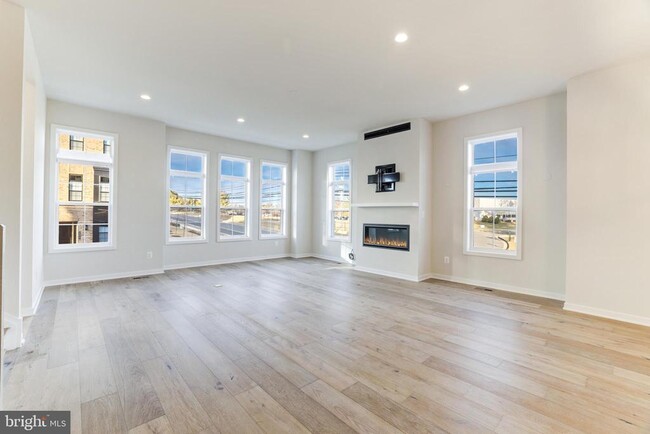 Building Photo - 43920 Ludwell Farm Square