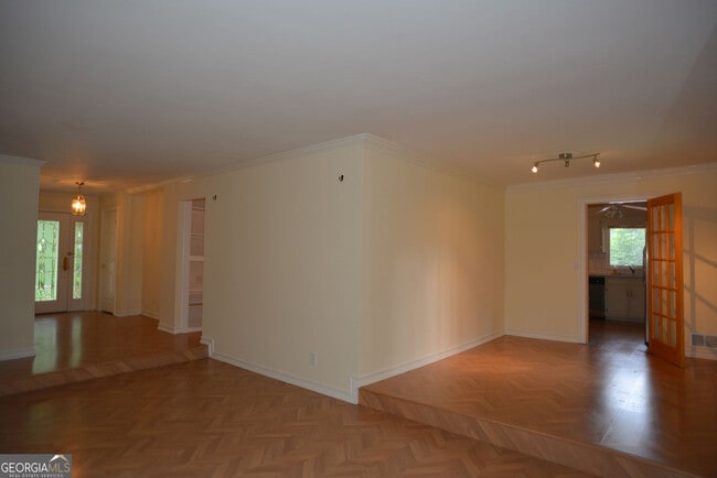 Building Photo - 5218 Meadowcreek Dr