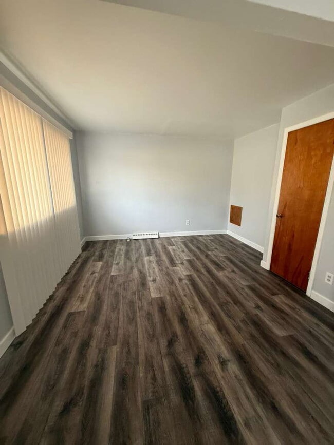 Building Photo - 3239 W Milton Ave