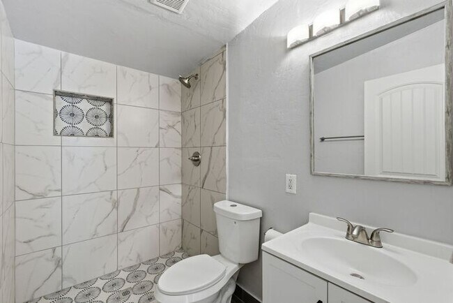 Building Photo - 4608 Fremont Ave