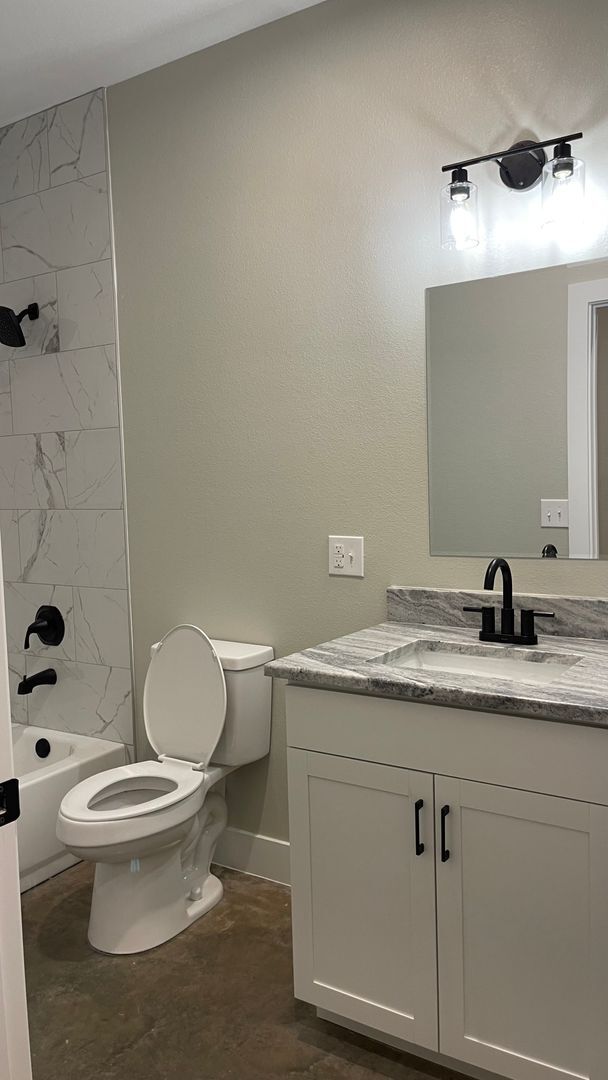 Building Photo - 3 Bed 2 Bath Duplex Close to SFA!!!