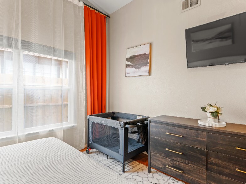 Building Photo - 1108 Collin Dr