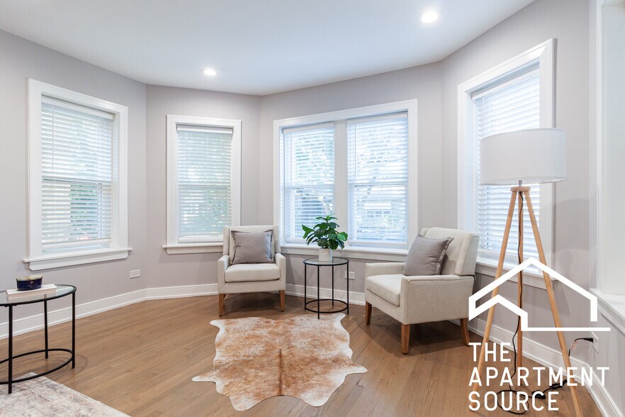 Building Photo - 2641 W Carmen Ave