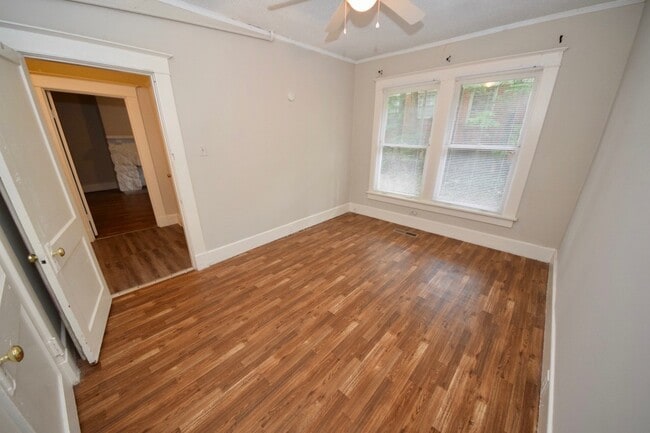 Building Photo - 4 Bed, 2 Bath Near UOM