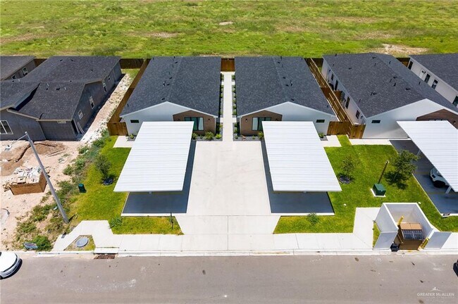 Building Photo - 21 E Viviana St