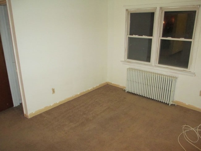 Building Photo - 5 Summit Ave 2nd Floor - 2Bdrm Rental
