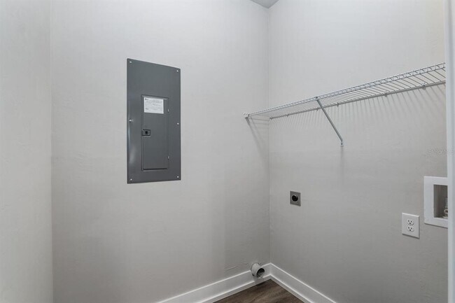 Building Photo - 211 SE 9 St