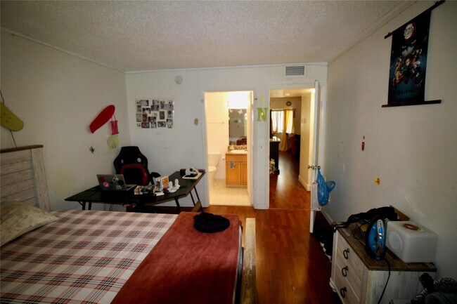 Building Photo - 316 Meadows Cir