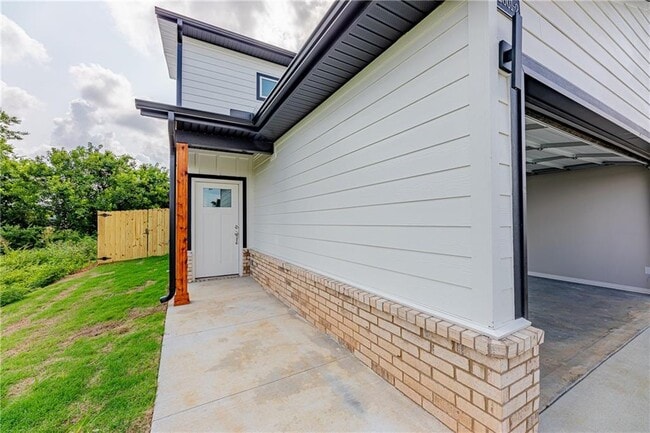 Building Photo - 1504 SW Casuarina Dr