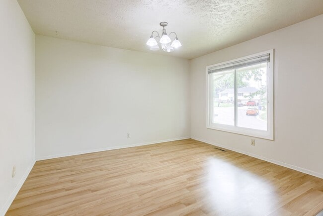 Building Photo - Adorable home in Heart of Papillion