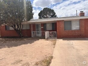 Building Photo - 471 Pinewood St