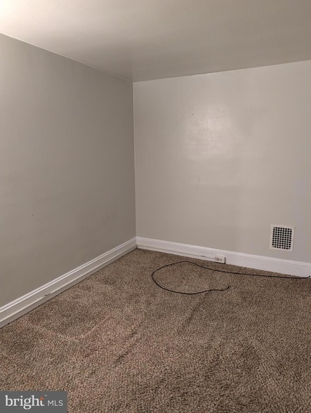 Building Photo - 17 Pine St