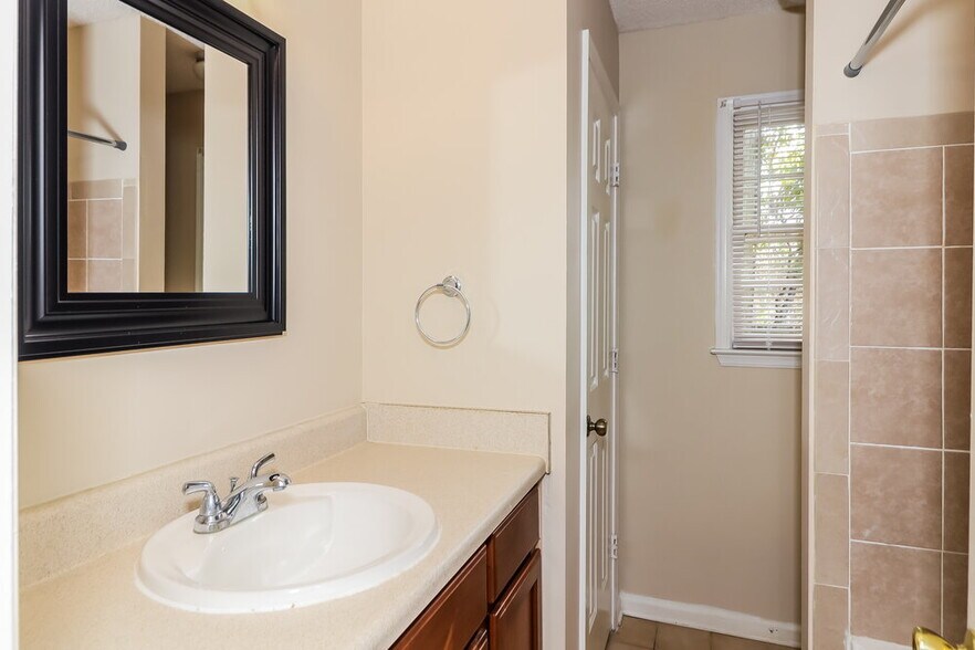 Building Photo - 796 Indian Lake Dr