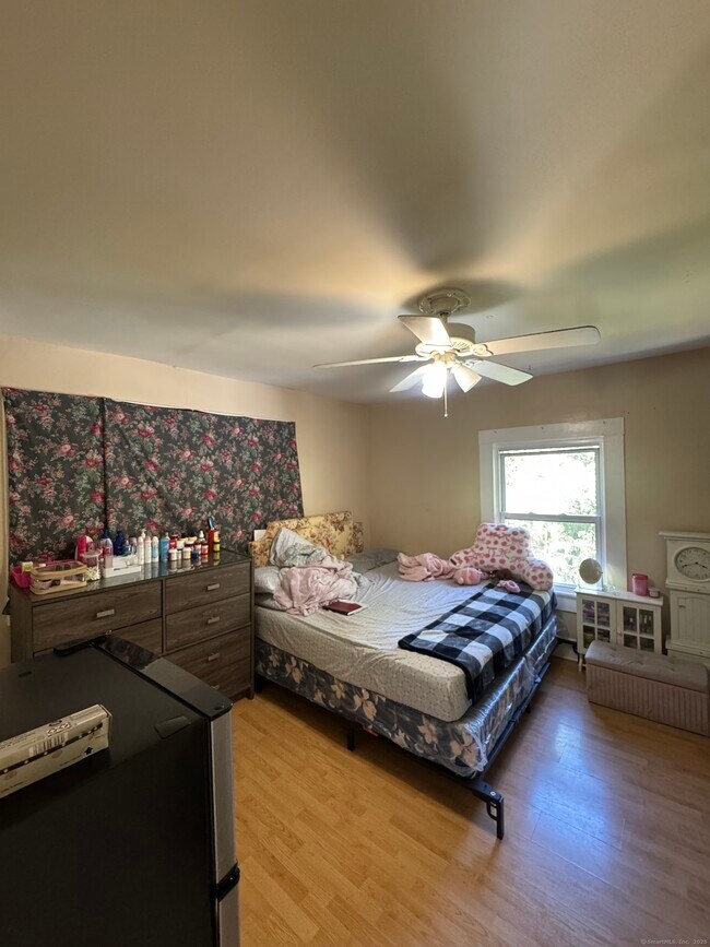 Building Photo - 731 George St