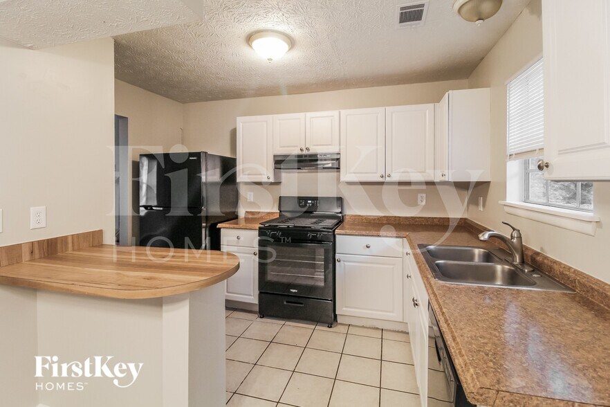 Building Photo - 4631 Garden Hills Dr