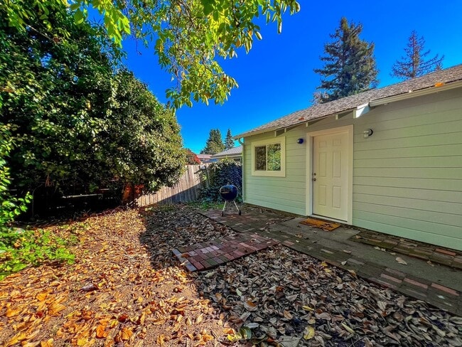 Building Photo - Charming 1 Bedroom, 1 Bath Rental in North...