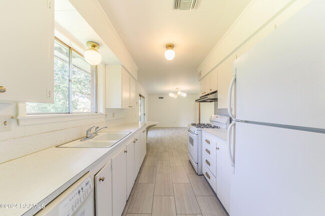 Building Photo - 105 Donald Dr