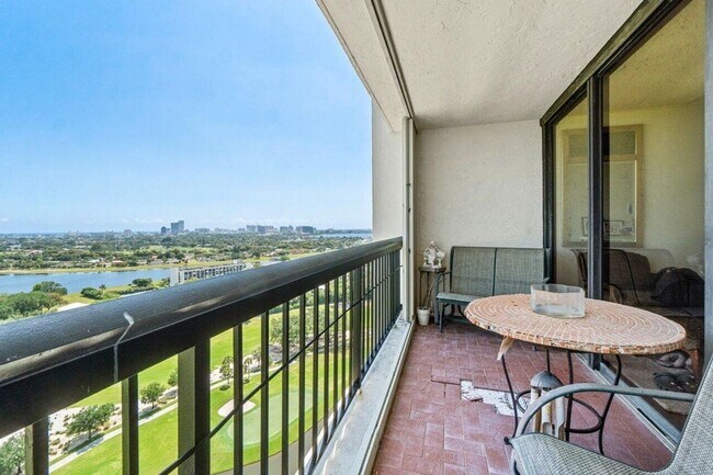 Building Photo - 1900 Consulate Pl