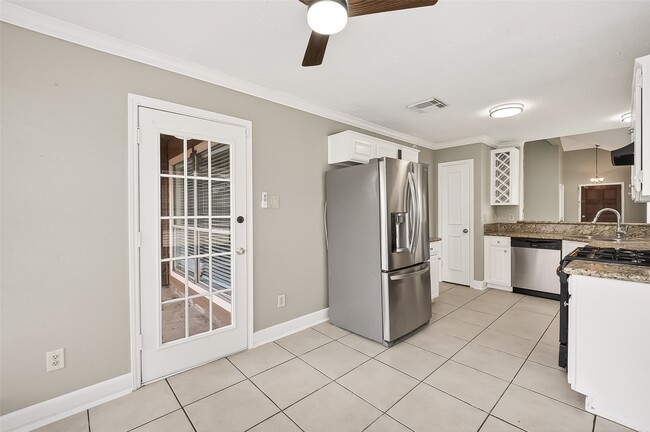 Building Photo - 12403 Meadow Ridge Dr