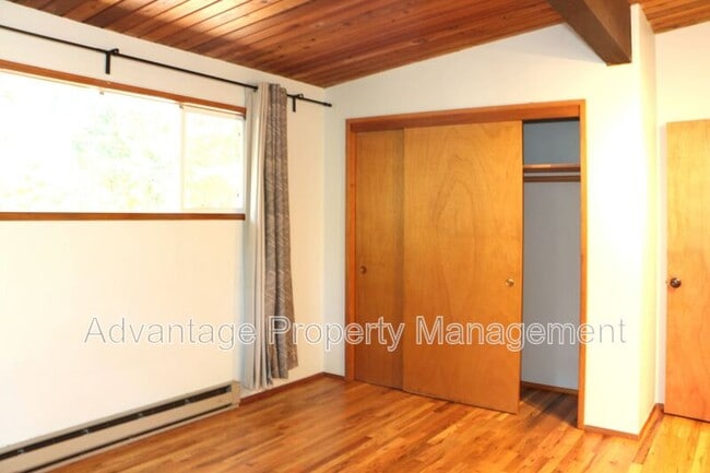 Building Photo - 3240 NW Elmwood Dr