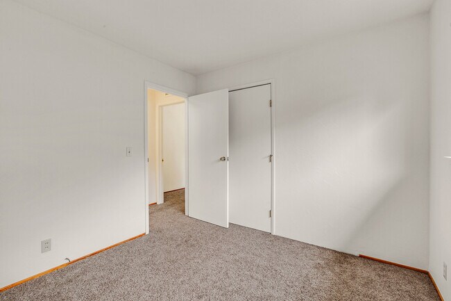 Building Photo - 1163 Crespi Dr