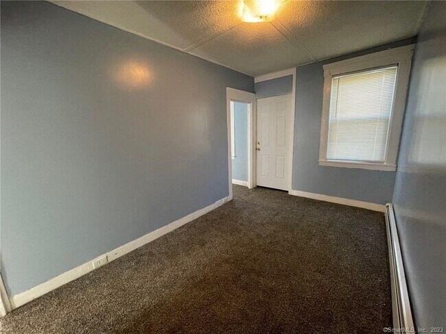 Building Photo - 79 River St