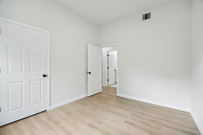 Building Photo - 301 Cartersville St