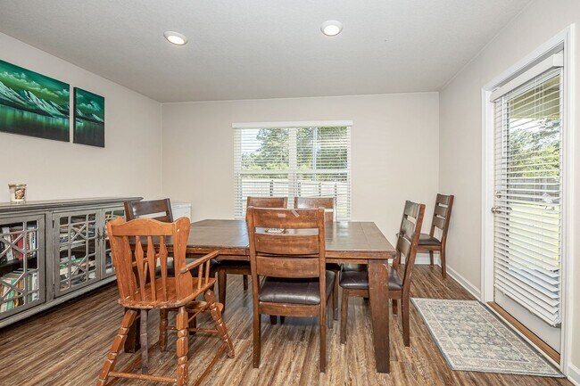 Building Photo - 9125 Bellewood Dr