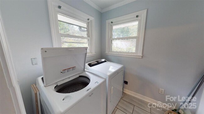 Building Photo - 419 Webster Pl