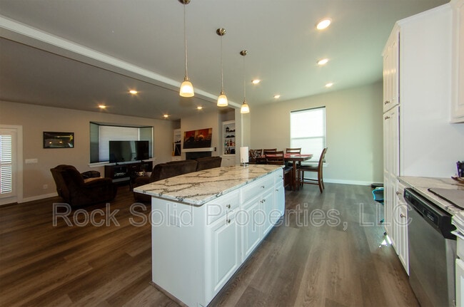 Building Photo - 1638 Elsie Jean Trl