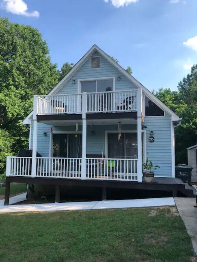 Primary Photo - 2304 Rada Dr