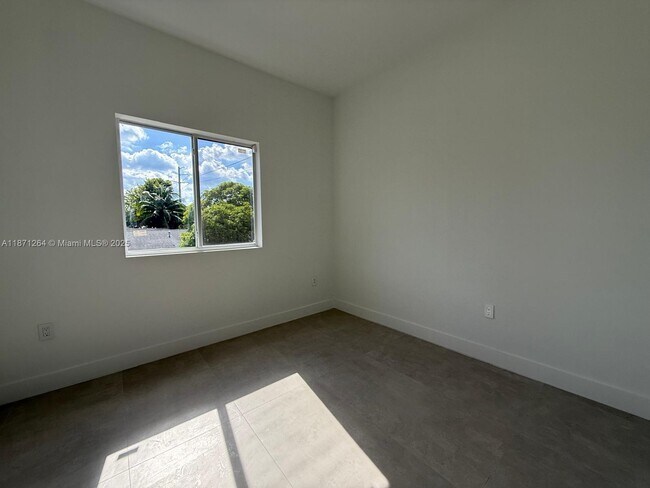 Building Photo - 2788 NW 9th Pl