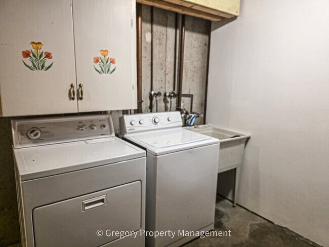 Building Photo - 4908 Dogwood Dr