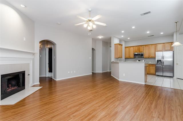 Building Photo - 2450 Streamside Ct