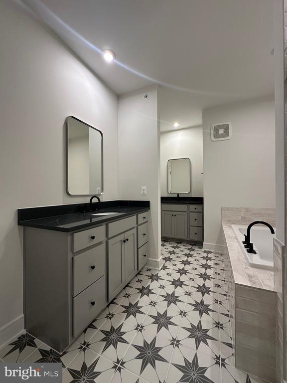 Building Photo - 43324 Farringdon Sq