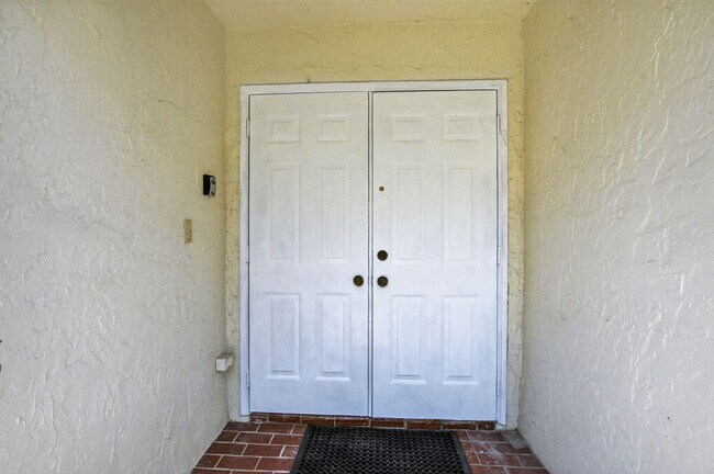 Building Photo - 9151 Pine Springs Dr