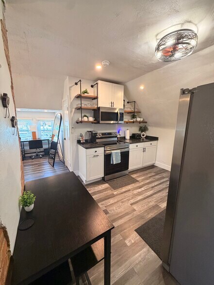 Apt 3 Studio - 664 New Castle Road